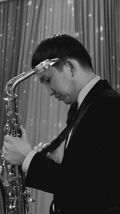 Саксафонист Астана  {Живая музыка}.