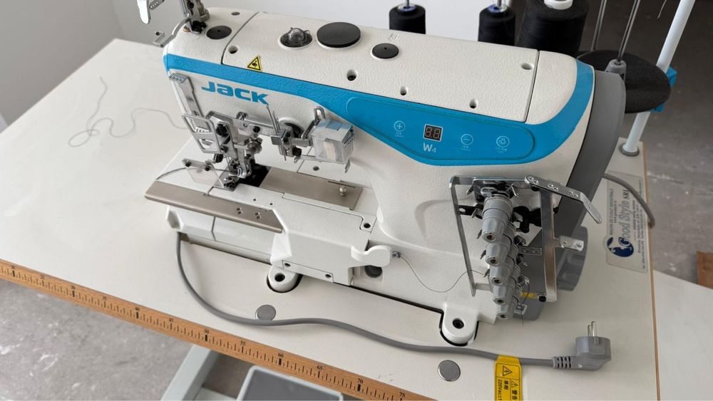 Masini de cusut Jack