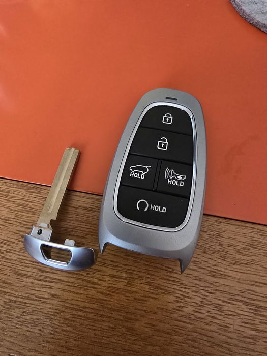 Кутийка с ключ за Hyundai Kona Tucson и други