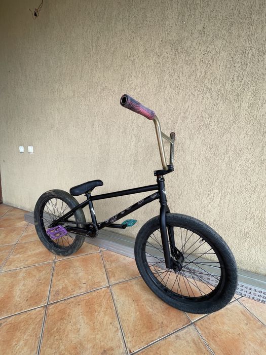 Vând Bicicleta Bmx Custom