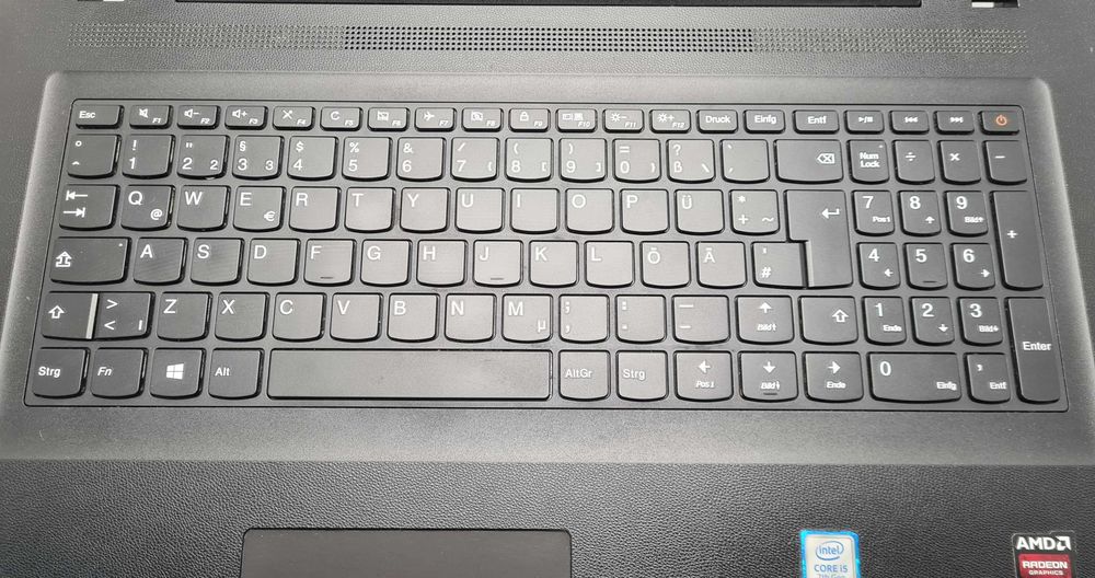 Lenovo IdeaPad 110-17IKB  i5 -7200U/8GB/256SSD/AMD R5-M430