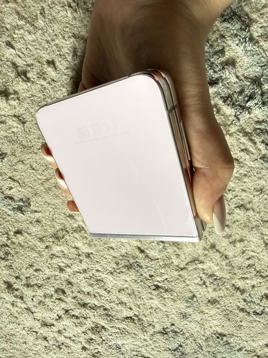 Продам самсунг флип 5