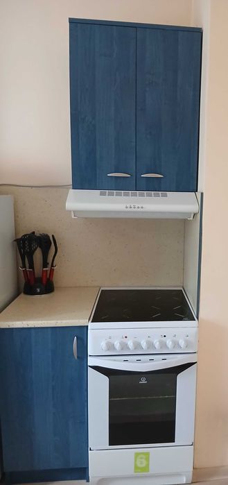 Готварска печка Indesit саспиратор и две шкафчета