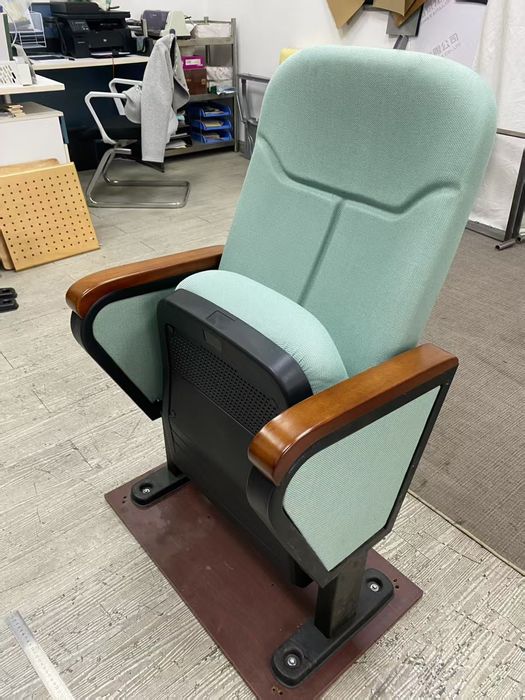 Театральный кресло