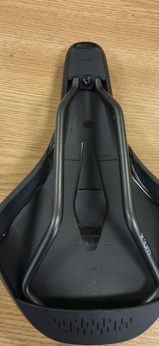Седалка Fizik Terra Aidon X3 Kium