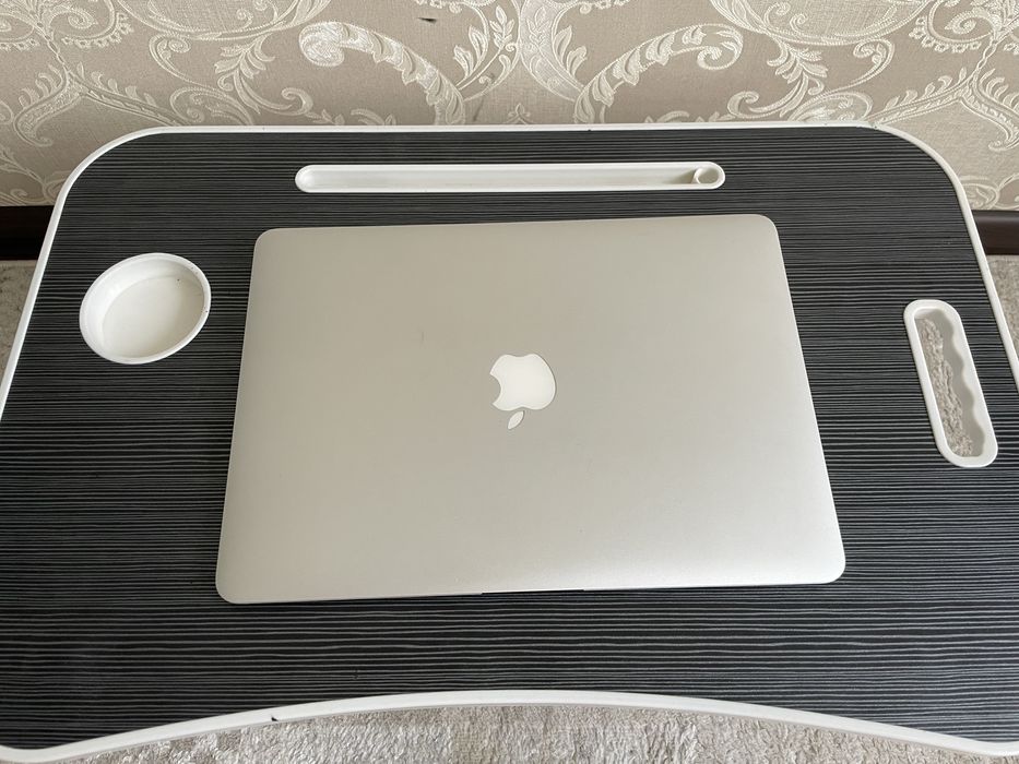 Продаю Macbook air 2017