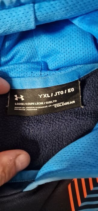 Суичър Under Armour.