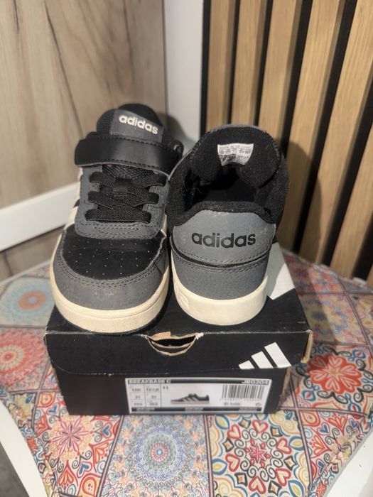 Adidasi baiat in stare impecabila