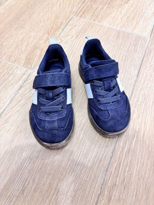Adidasi baieti H&M