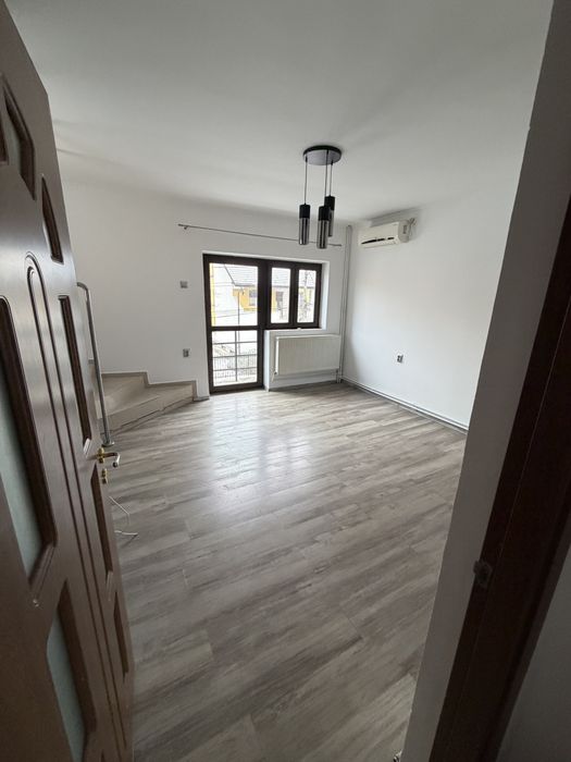 Spatiu Etaj + Mansarda Centru Langa Finante de inchiriat