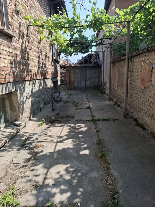 Къща в Казанлък в близост до магазин Лидал