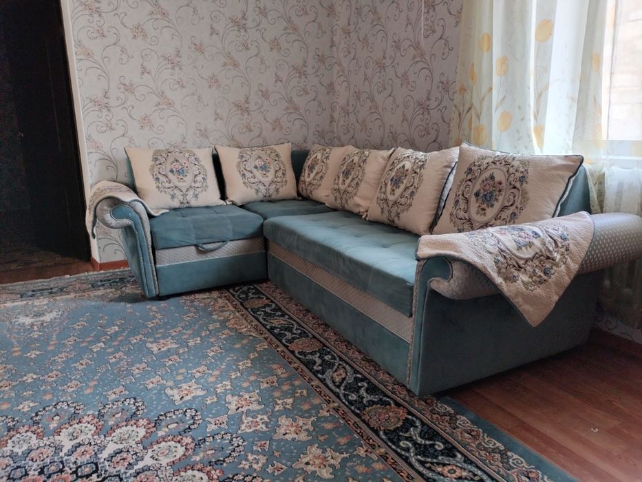 Диван угловой хорошо состоянии