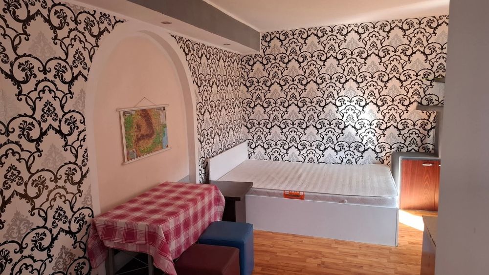 Ofer chirie 2 camere la curte