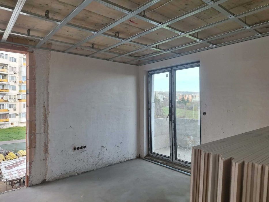 Двустаен апартамент в ж.к. 'Владислав Варненчик'