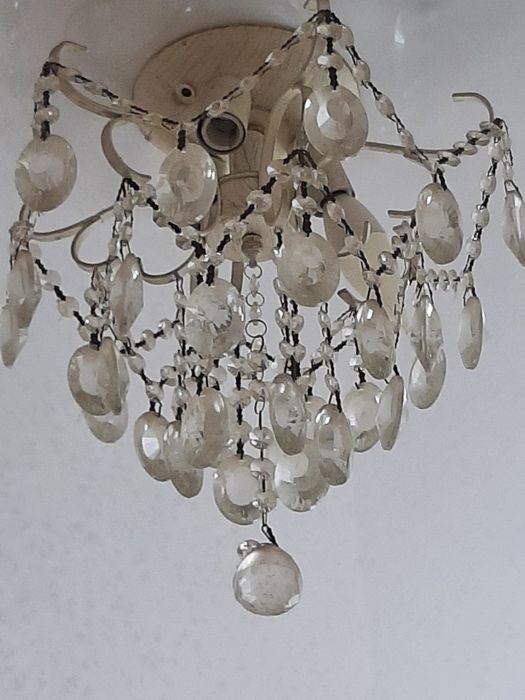 Продам люстры разные