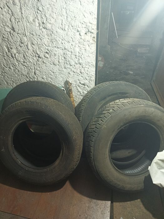 Продам резину 265.65R17