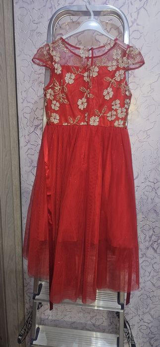 Продам платье для девочки бу в отличном состоянии