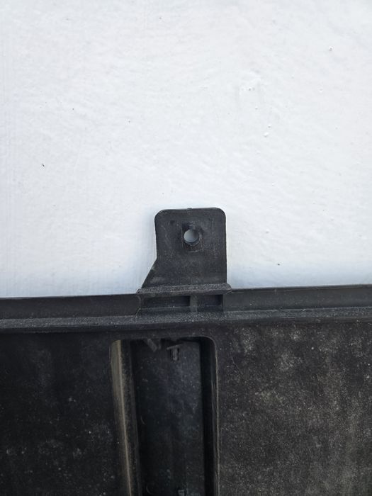 Диффузор радиатора с вентилятором. На Geely Emgrand.