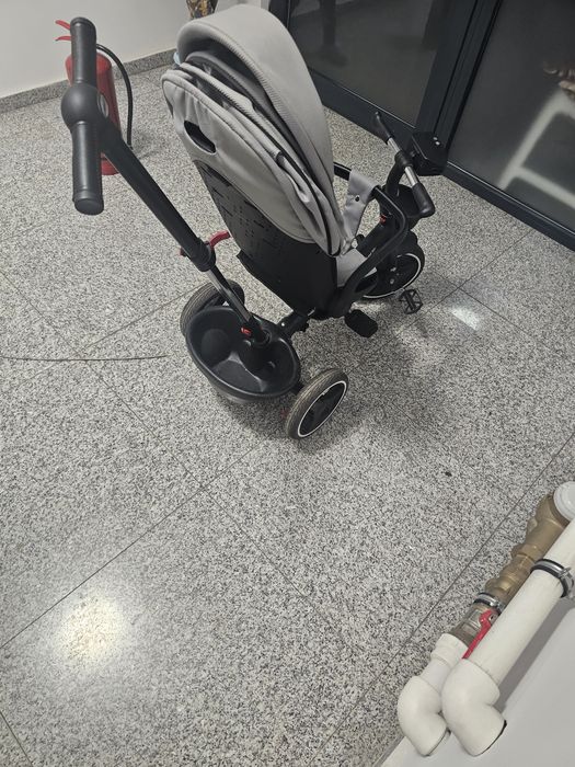 Tricicletă multifuncțională pentru copii L-Sun, cu far LED, stare excelentă