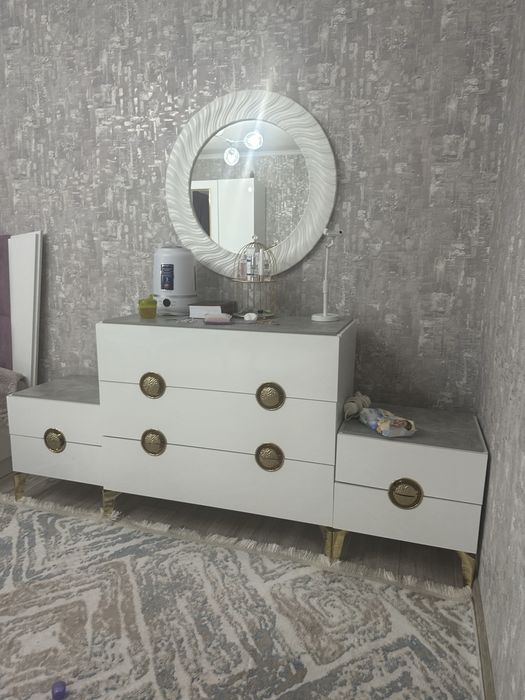 Тумба и зеркало для любой комнаты