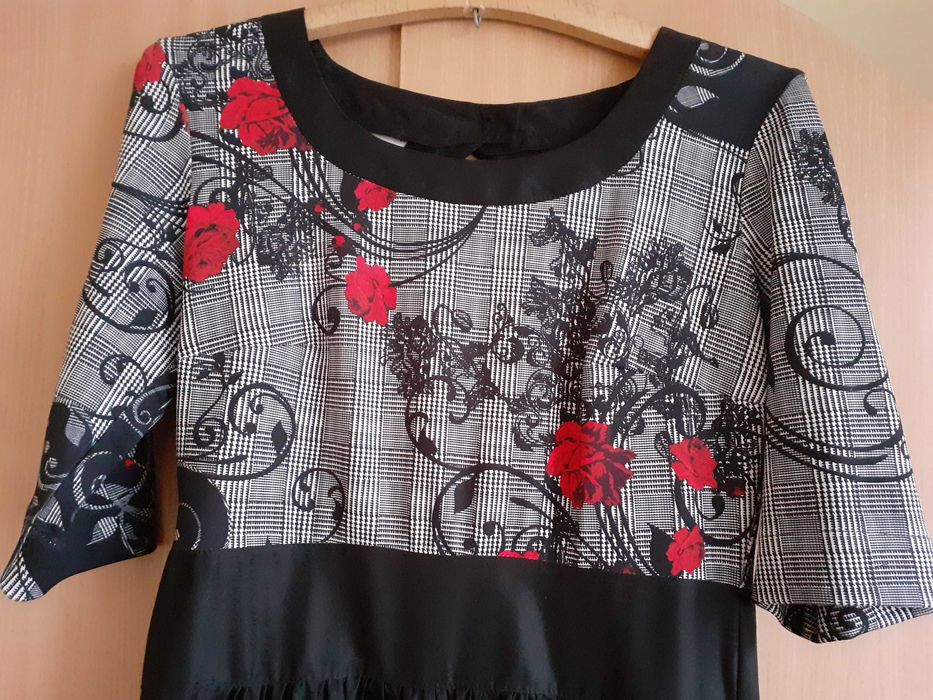 Официална рокля. Българско проезводство ня фирма Ками. Размер 46.