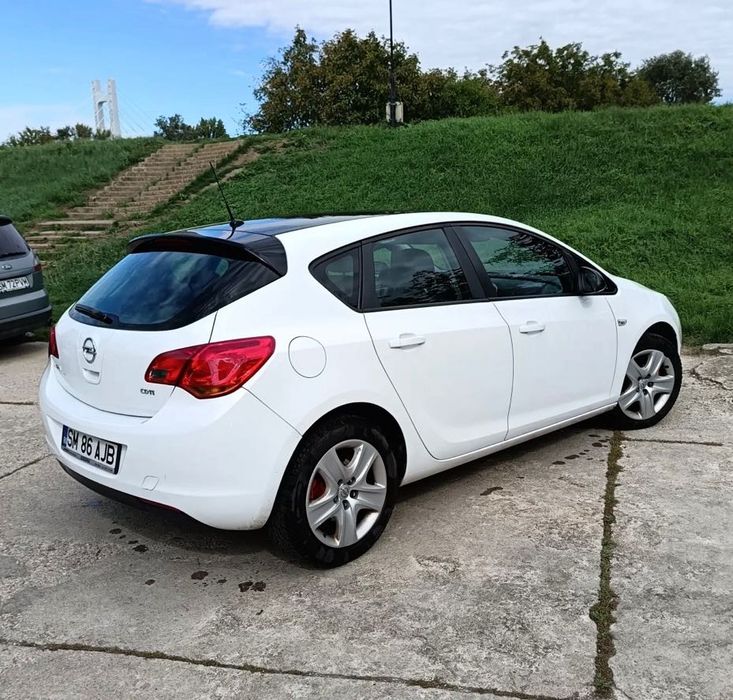 OPEL Astra 2011 — imagine 1