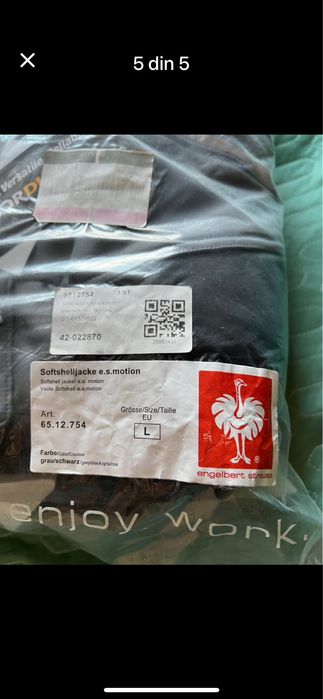 Enghebelt straus geaca gluga