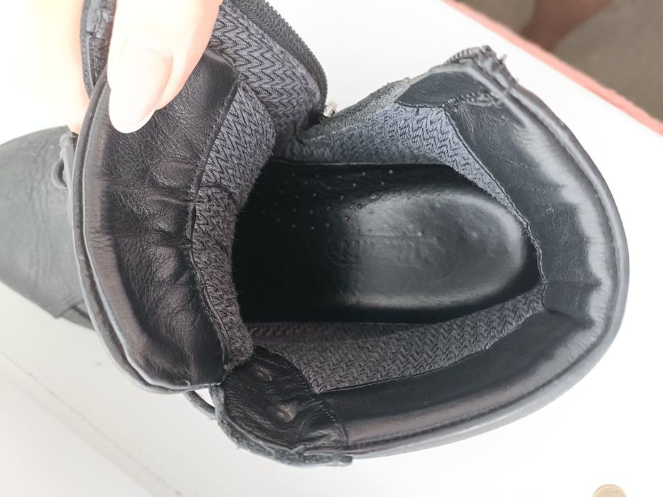 Продам осенние кожаные ботинки