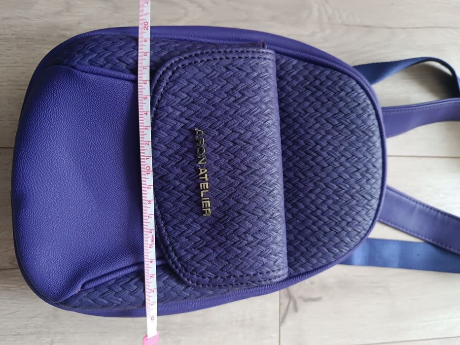 Нова, елегантна дамска раница