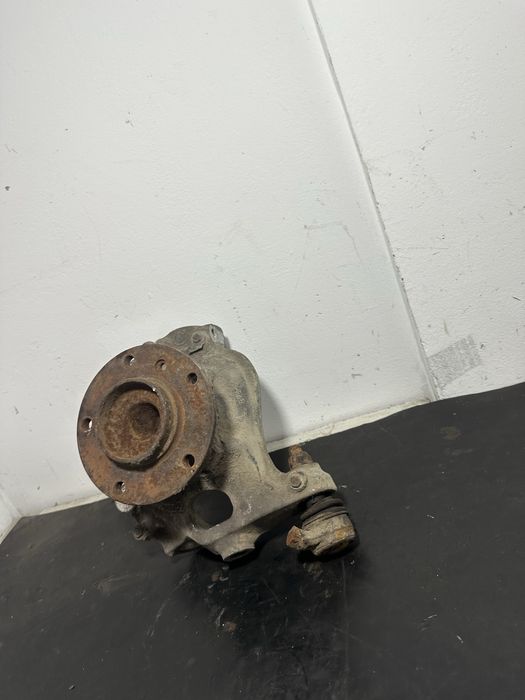 Fuzeta dreapta fata BMW Seria 5 E60 E61 520d 525d 530d 6760954R 535d