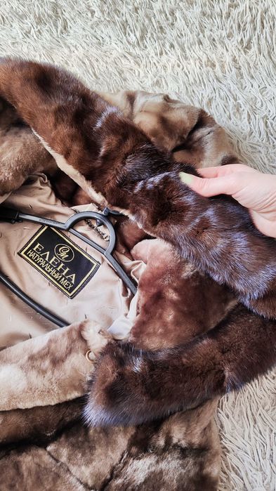 Продам шубу мутон + норка капюшон