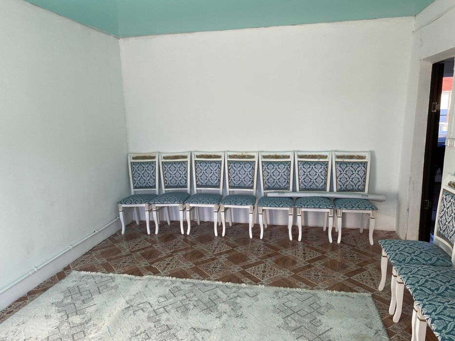 Продам стулья недорого комплектом