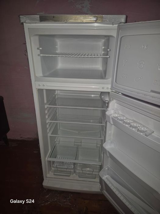 Холодильник Indesit в отличном состоянии