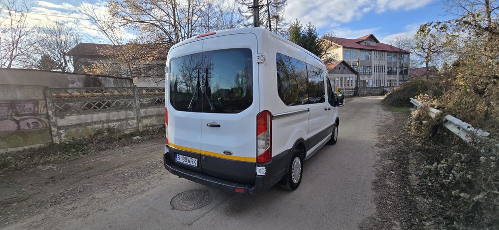Ford Transit 9 locuri