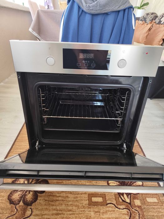 Продавам фурна за вграждане Whirlpool АКP-139