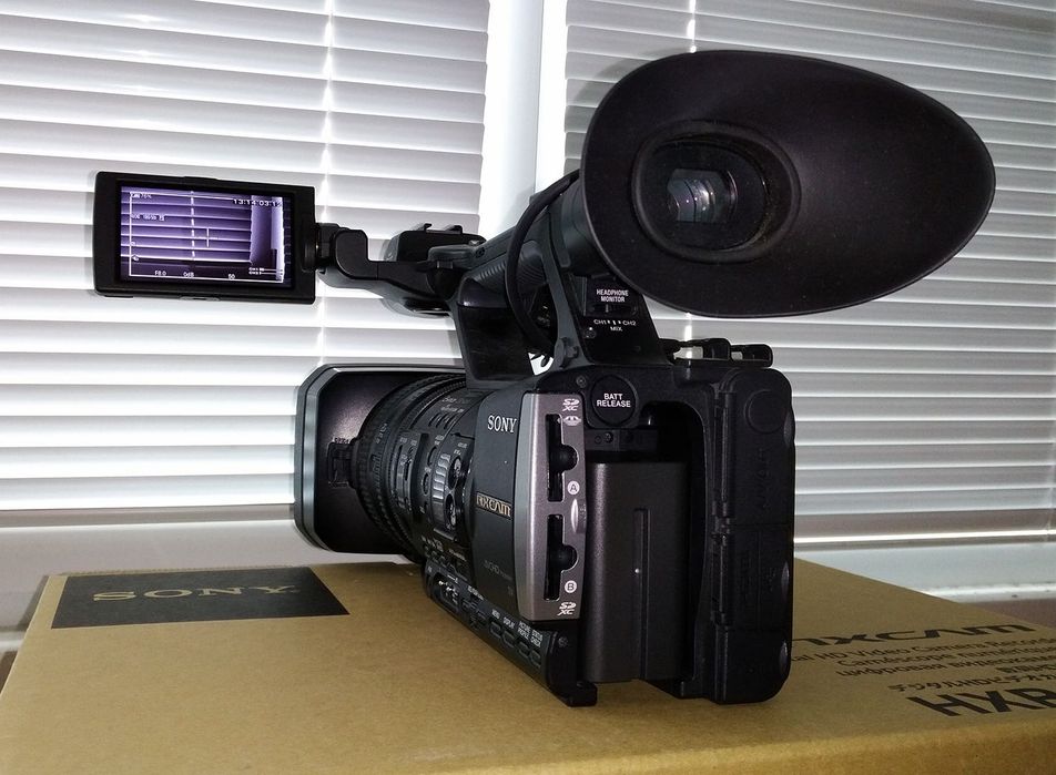 Видеокамера Sony HXR-NX3