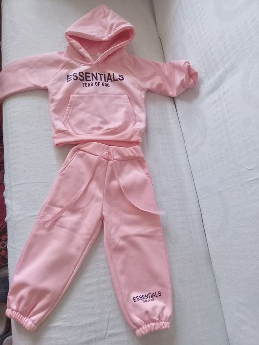 Продам костюмчик розовый