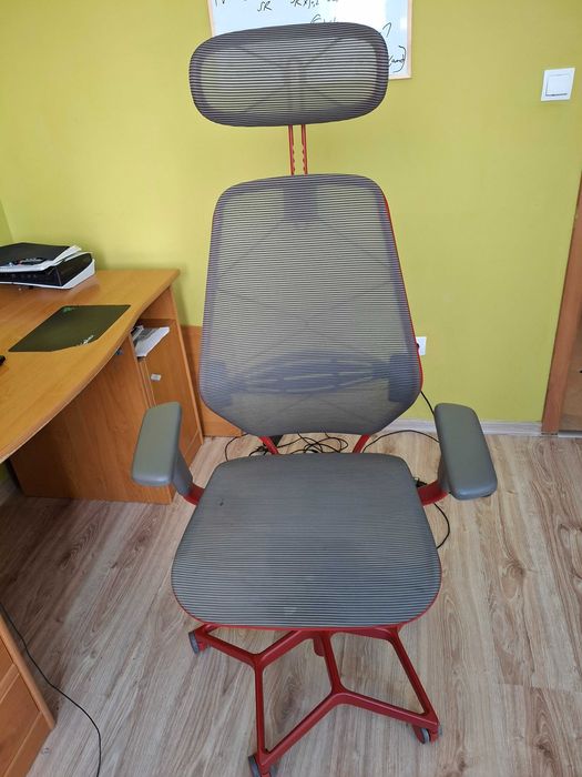 стол за компютър