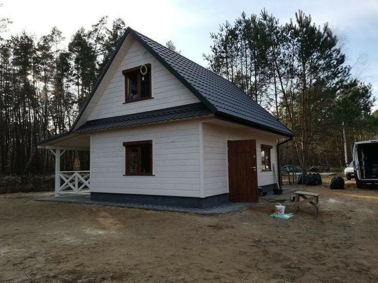 Executam case pe structura metalica invelite cu panouri sandwich