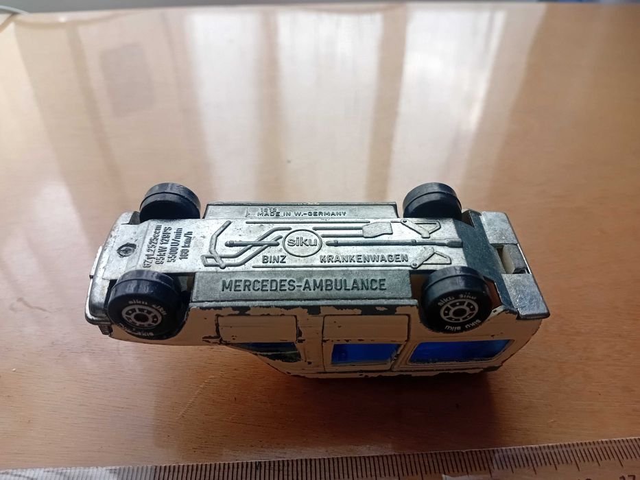 Masinuta metal SIKU Mercedes W123 salvare Germania