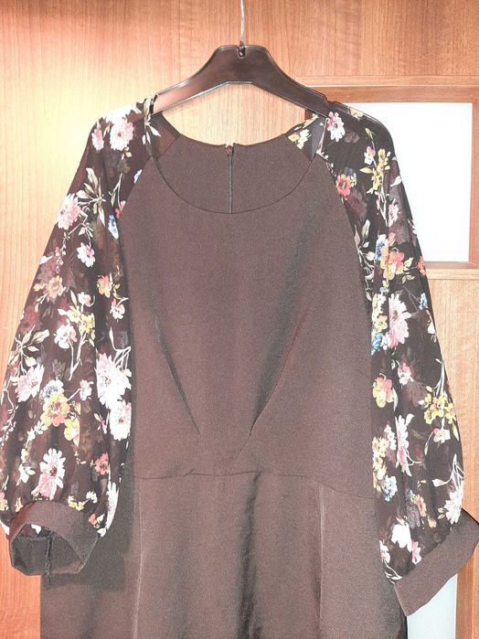 Rochie neagra cu maneci colorate