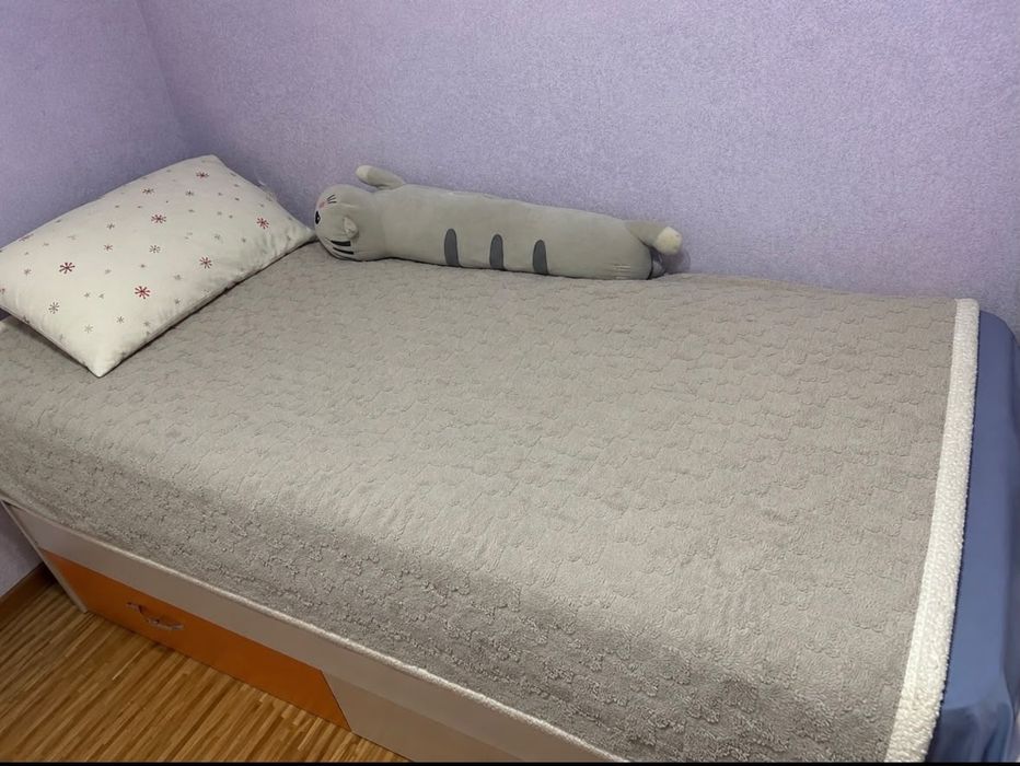 Продам шкаф, стол, кровать