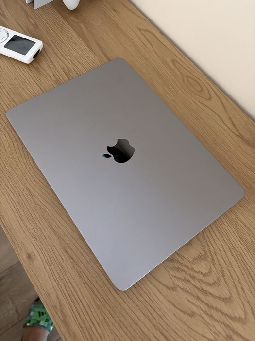 Macbook air m3 13" 2024 / 8 GB RAM / 256 GB storage