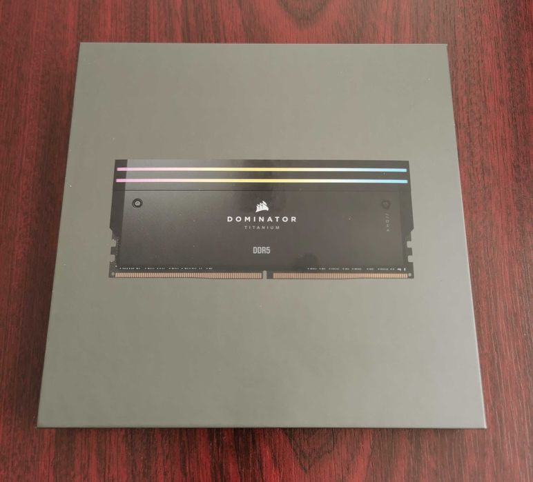 Corsair Dominator Titanium 64 GB DDR5 6400 MHz CL32 (produs nou)