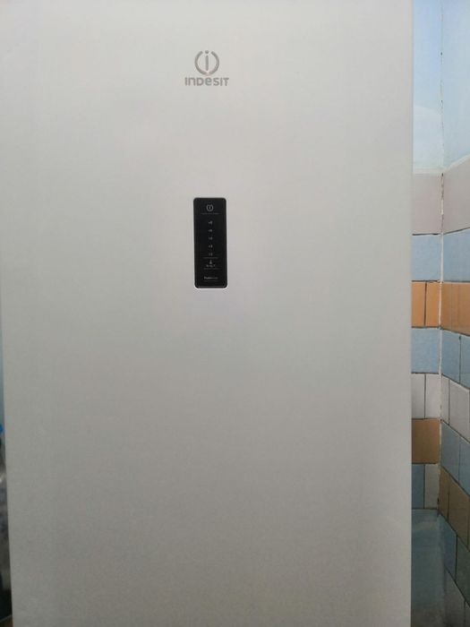 Холодильник сотилади