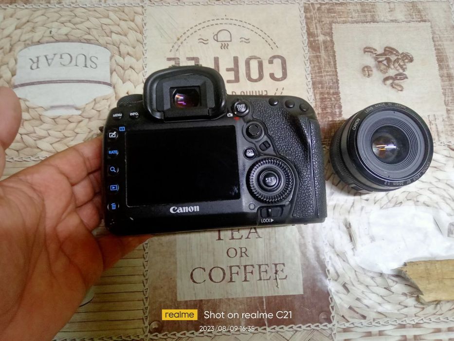 Canon 5D mark4 фотокамера сотилади