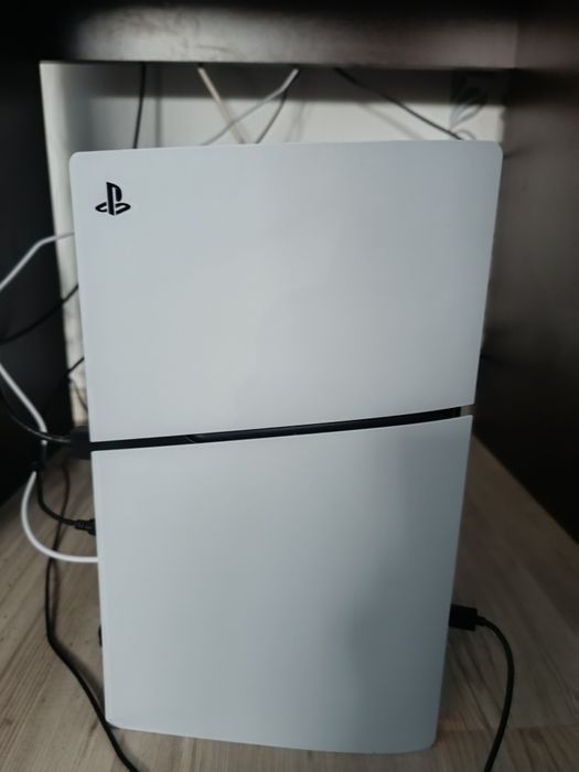 PS 5 pe disc îl am de 3 luni