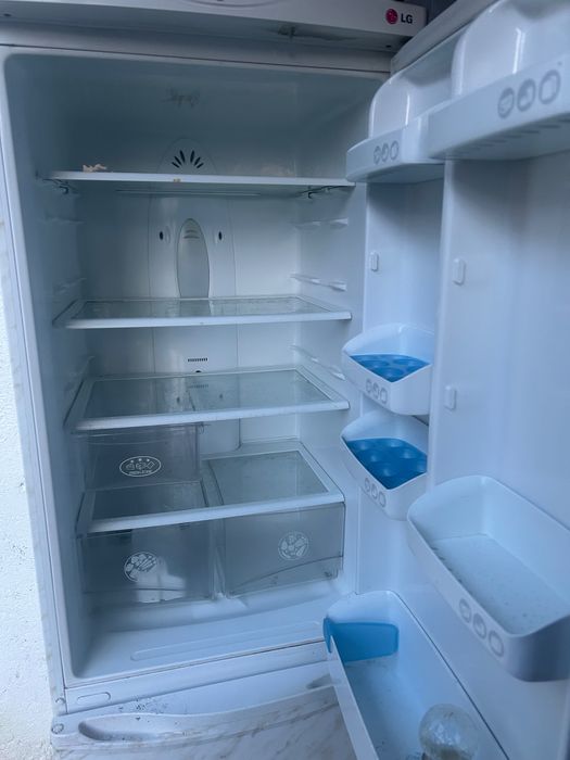 *Хладилник* LG *