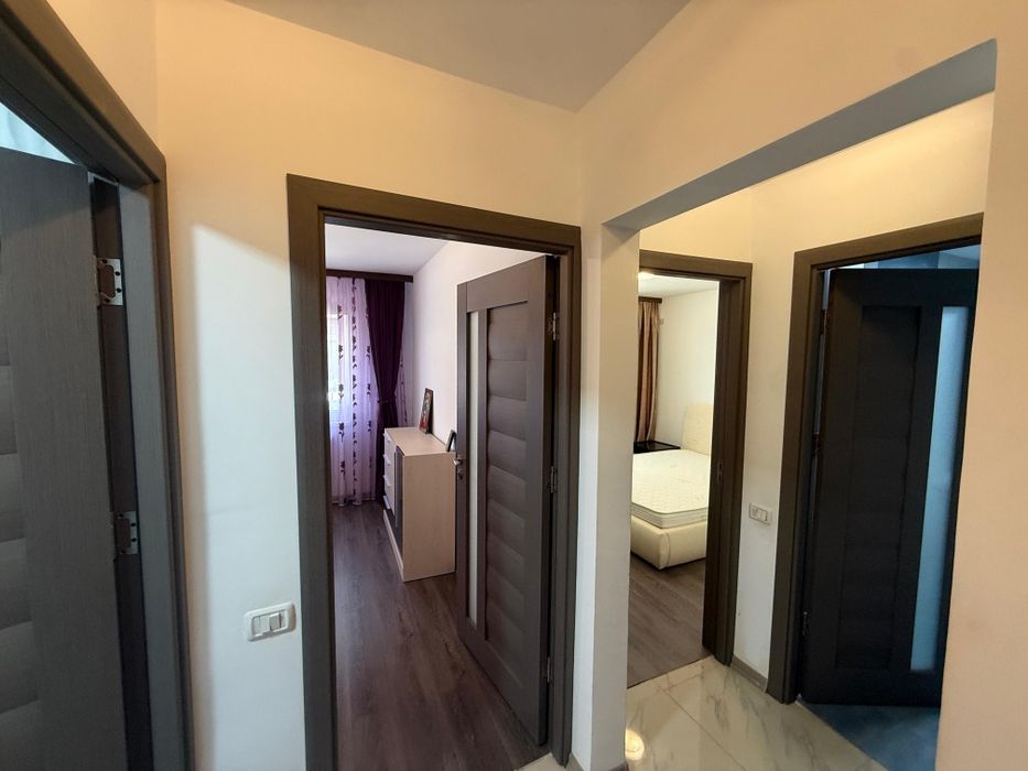 Vând apartament cu 3 camere, zona Anda