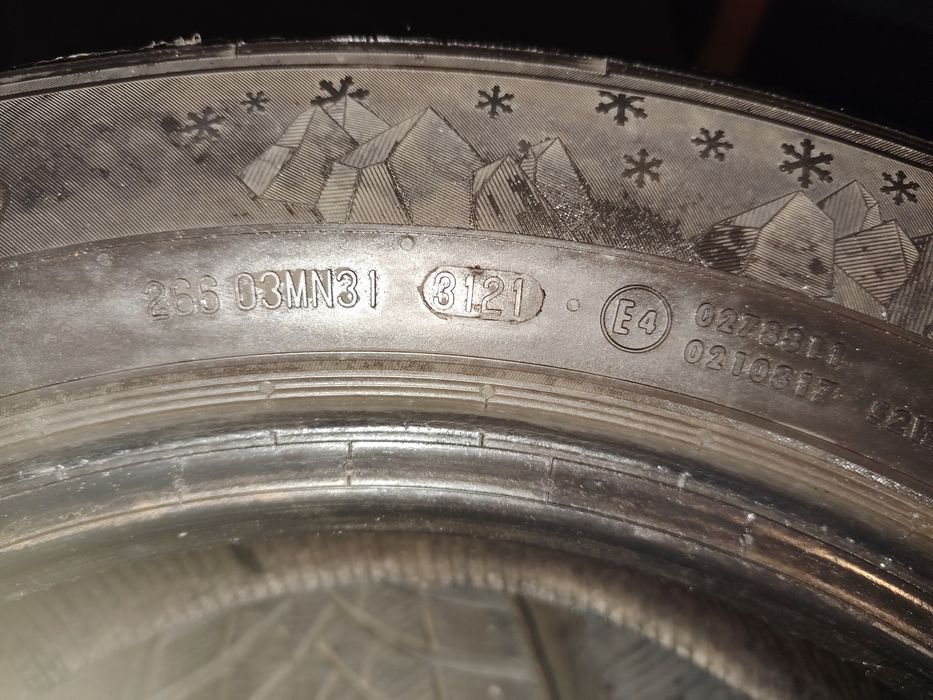 Vând 4 anvelope Semperit